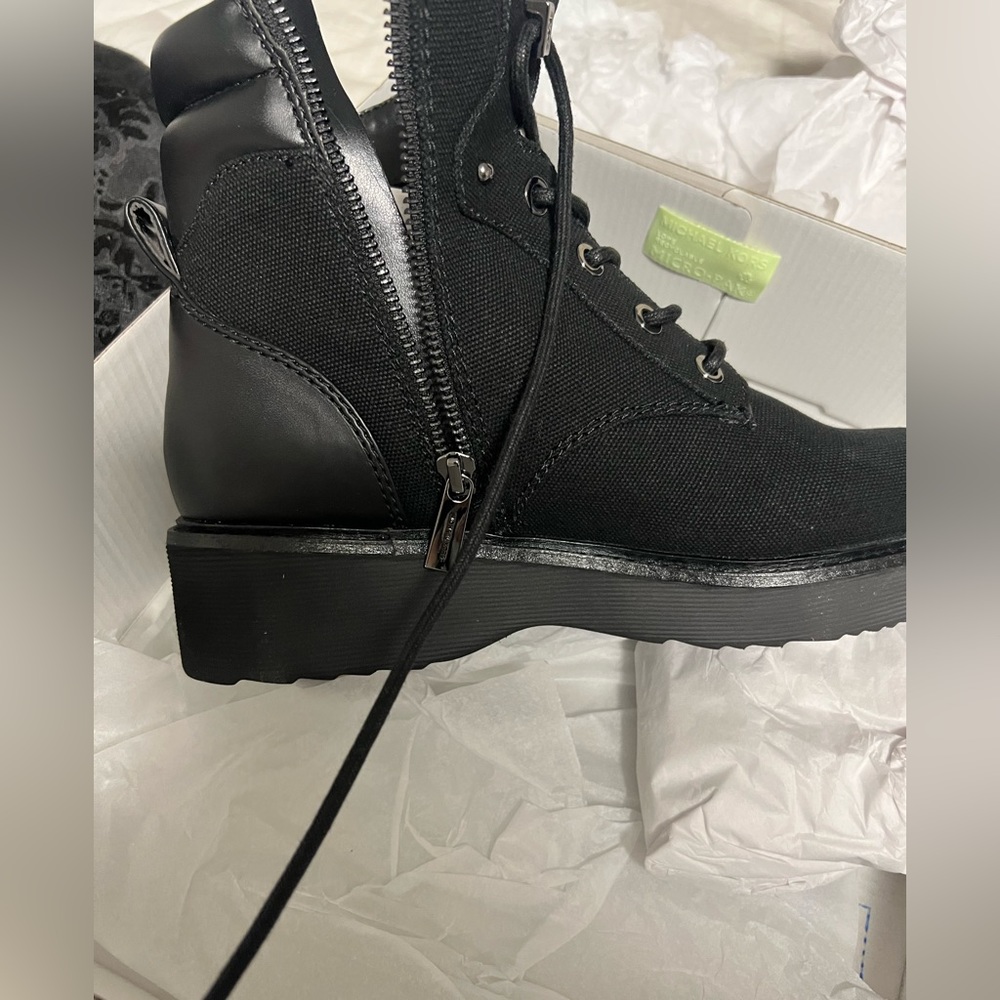 Boots 🥾 - Picture 15 of 16